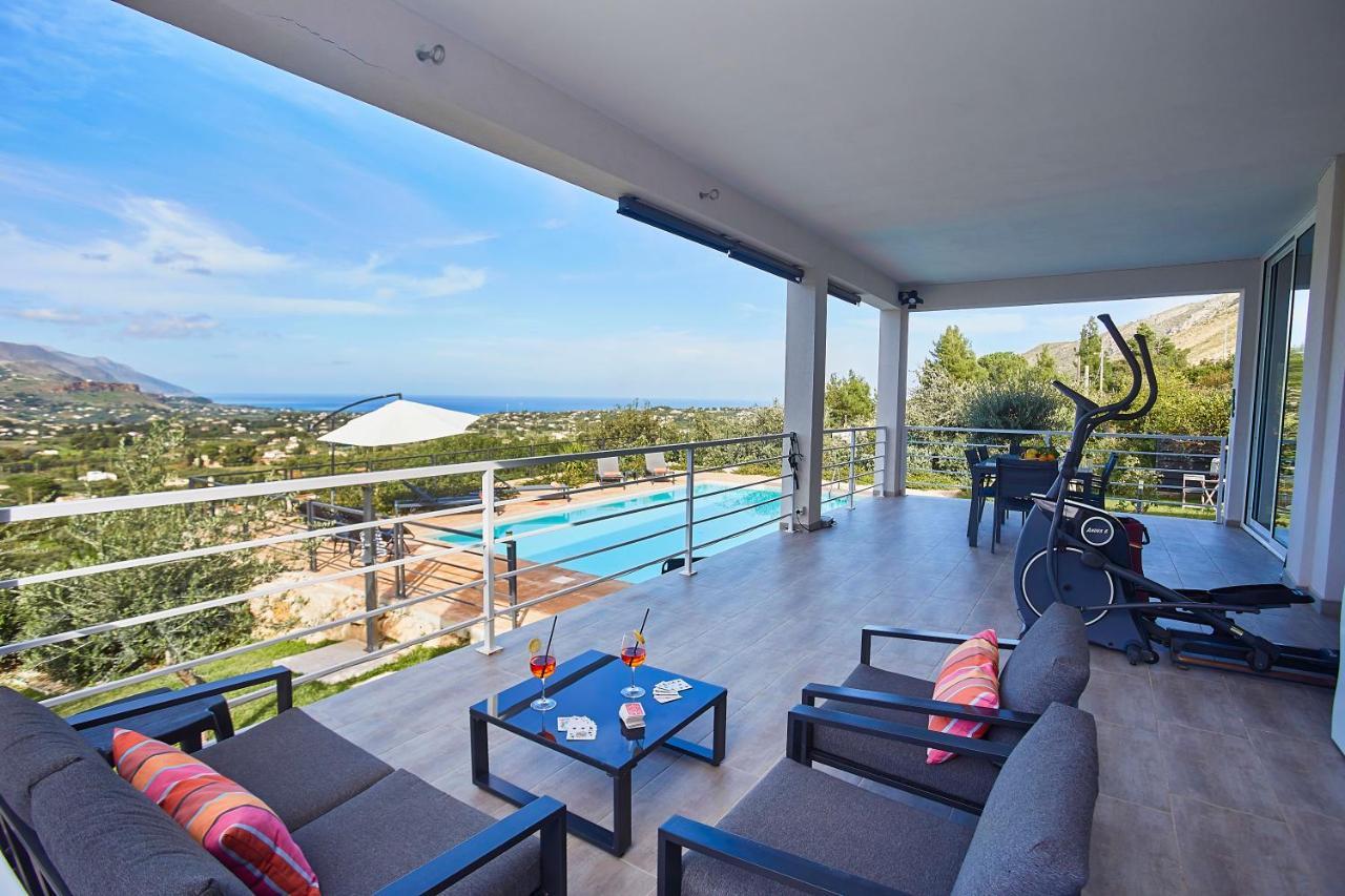 Villa Luxury Con Piscina Privata Vista Mare - カステッランマーレ・デル・ゴルフォ エクステリア 写真
