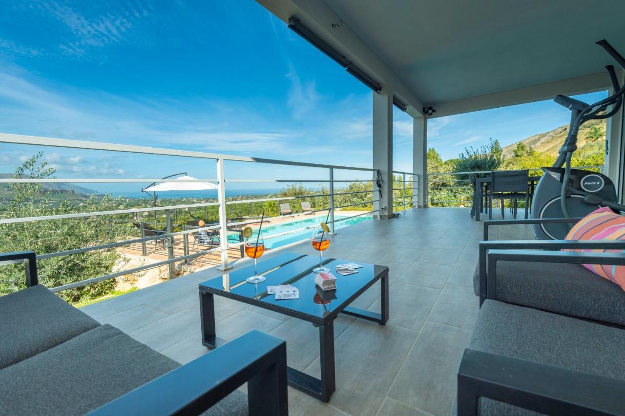 Villa Luxury Con Piscina Privata Vista Mare - カステッランマーレ・デル・ゴルフォ エクステリア 写真