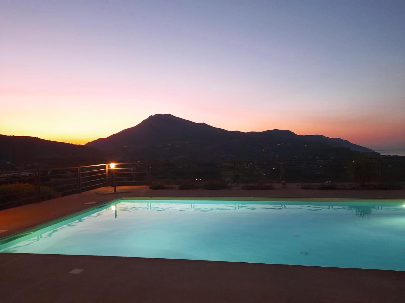Villa Luxury Con Piscina Privata Vista Mare - カステッランマーレ・デル・ゴルフォ エクステリア 写真